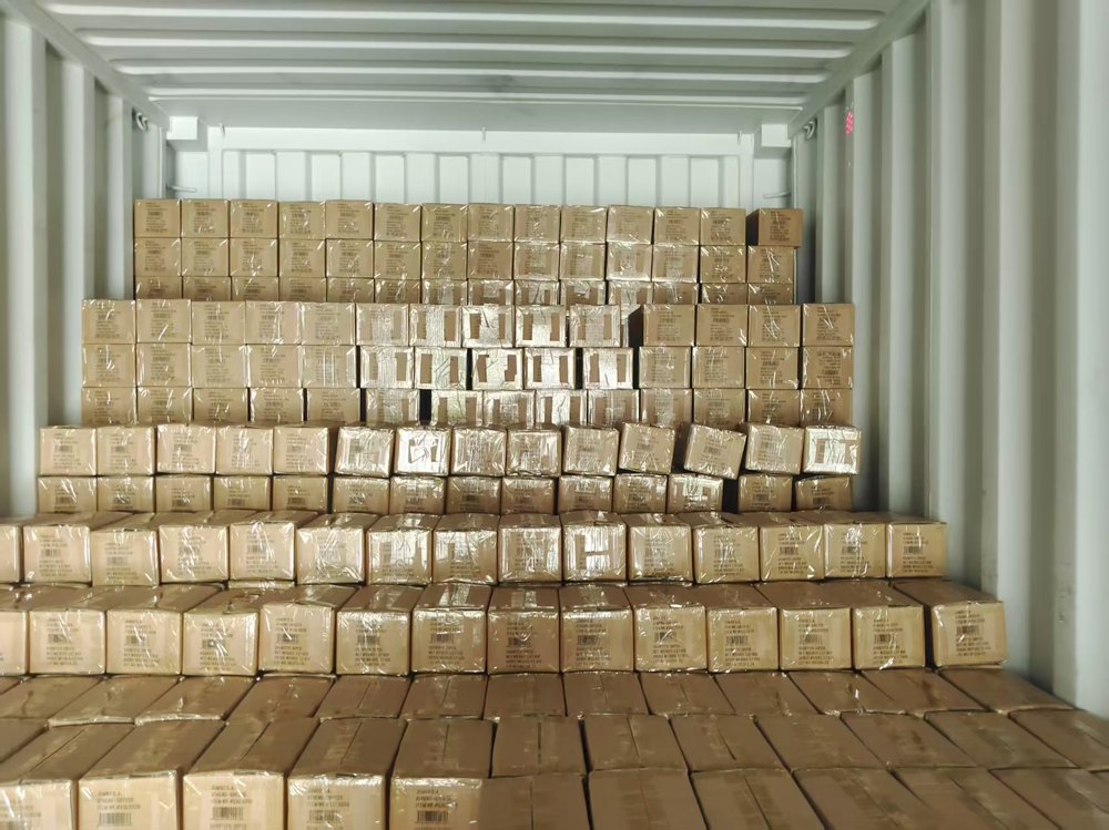 Comment Dongguan Yijiaxin Gift sécurise-t-elle les chaînes d’approvisionnement mondiales avec ses expéditions en vrac de produits acryliques de sables mouvants ?