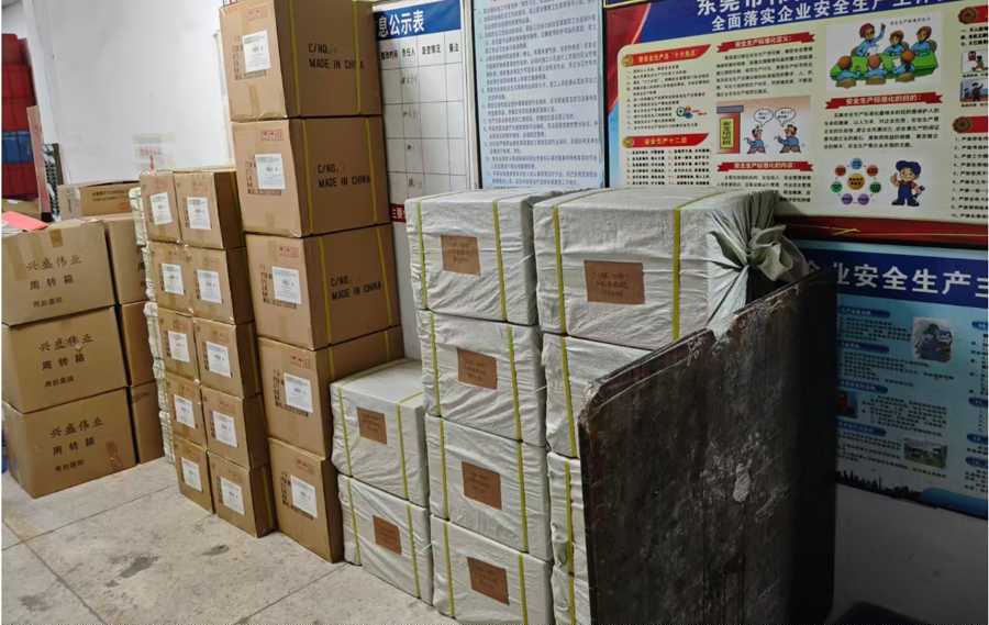 Des commandes en plein essor ! Dongguan Yijiaxin Gift Manufacturing démarre l'expédition en gros d'une série de bouteilles Quicksand